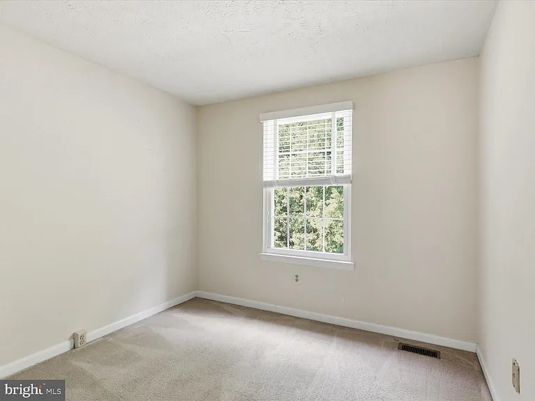 1563 Autumn Ridge Cir — Photo 17