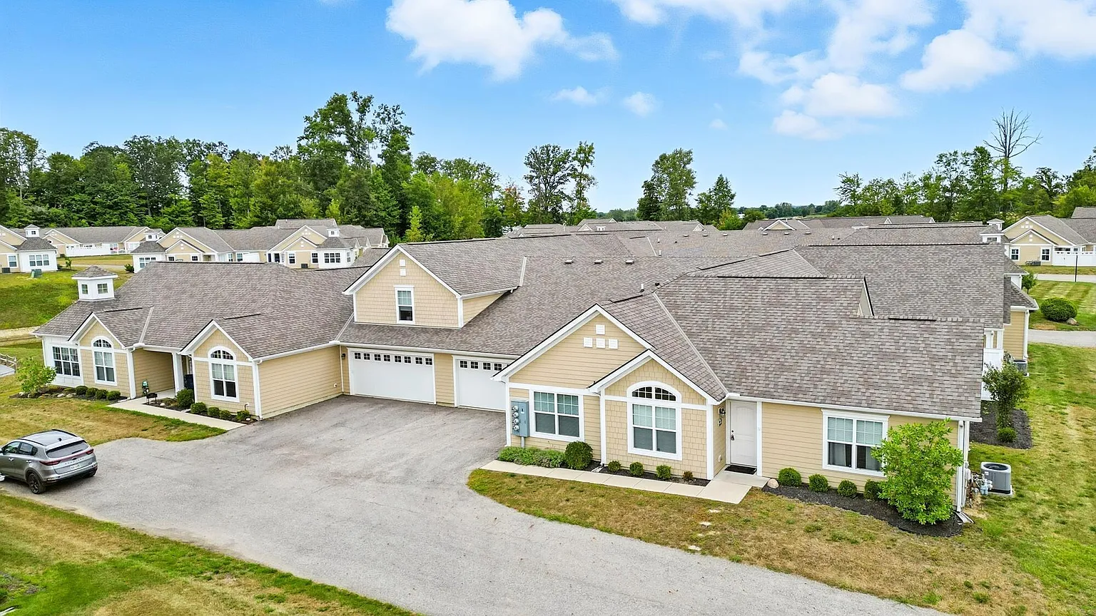 610 Newport Ln photo 1