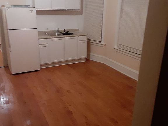 5th image of 3402 W Juneau Ave