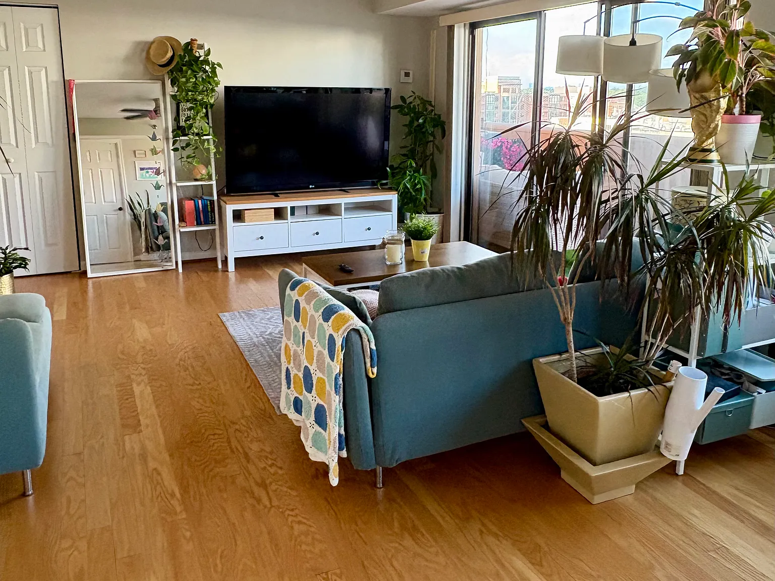 2 bed, 864 sqft, $3,750 — Photo 4