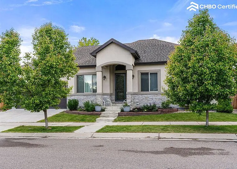 1131 S Balsam Ct — Photo 2
