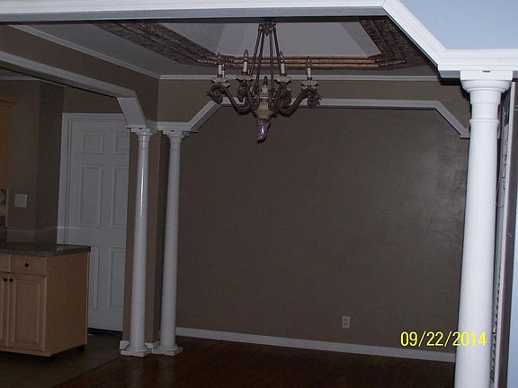 3rd image of 1621 Autry Way