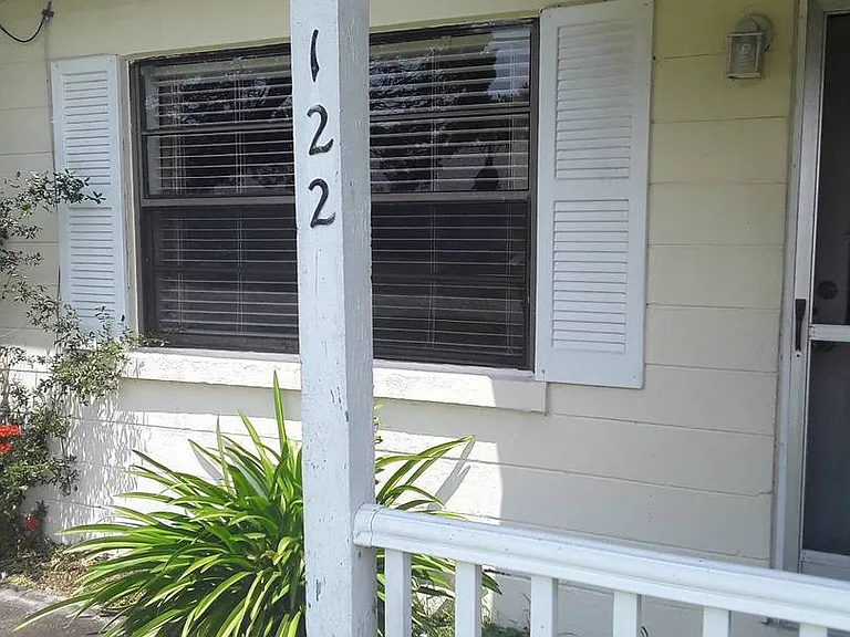 122 Laurel Oak St — Photo 1
