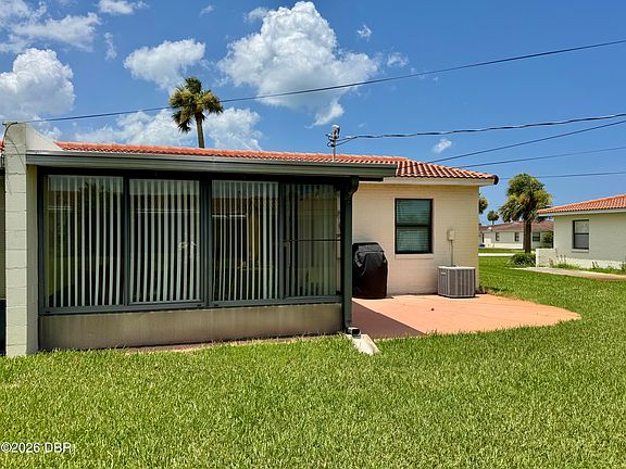 5th image of 156 Cardinal Dr #A
