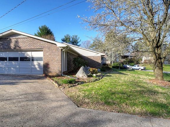 4th image of 903 Grady Dr