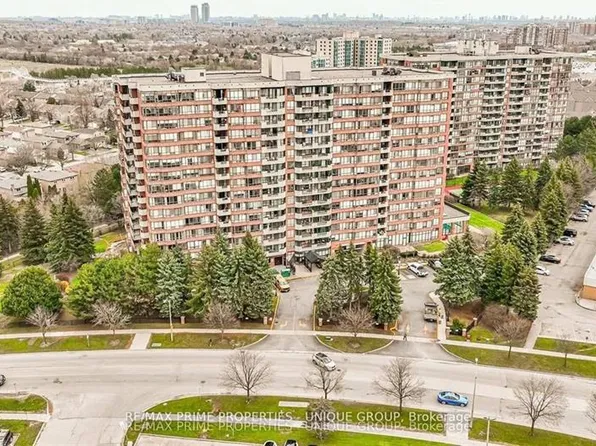33 Weldrick Rd E #209, Richmond Hill, ON L4C 8W4
