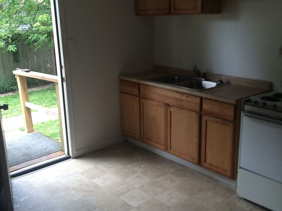 1st image of 413 Whitelaw Ave