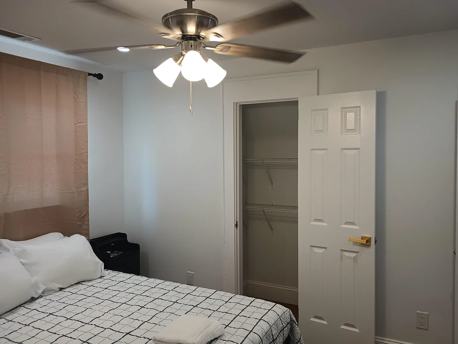 3 bed, 3.0 bath, 1000 sqft, $2,001 — Photo 3