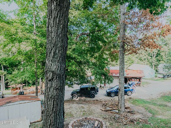 3rd image of 338 Browns Hideaway Ln