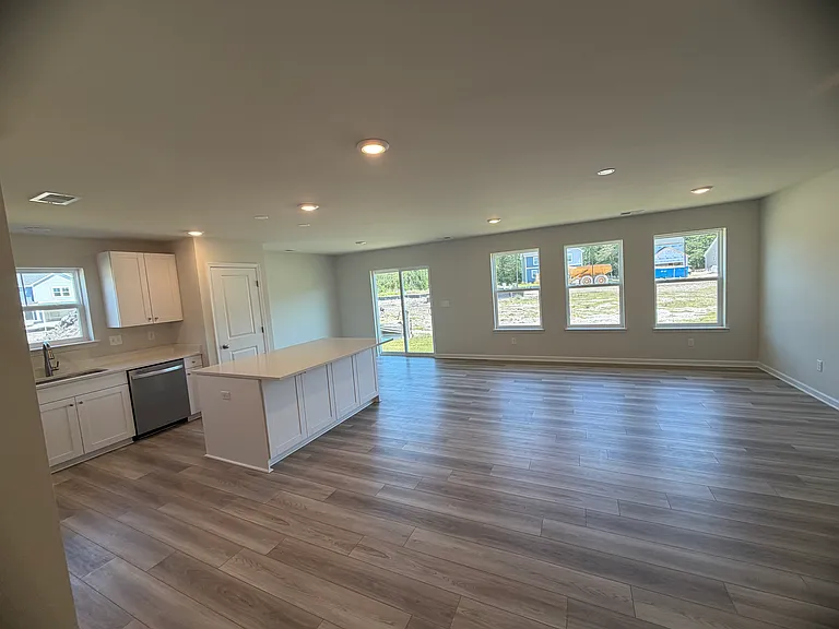 920 Jones Way — Photo 8