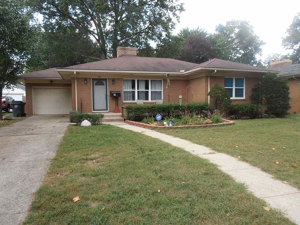 1st image of 239 S Ironwood Dr