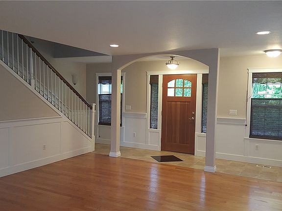 3rd image of 5827 Ashbourne Ln SE