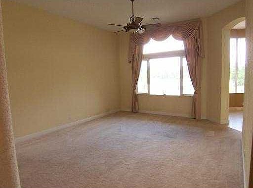 5th image of 524 SW Squire Johns Ln