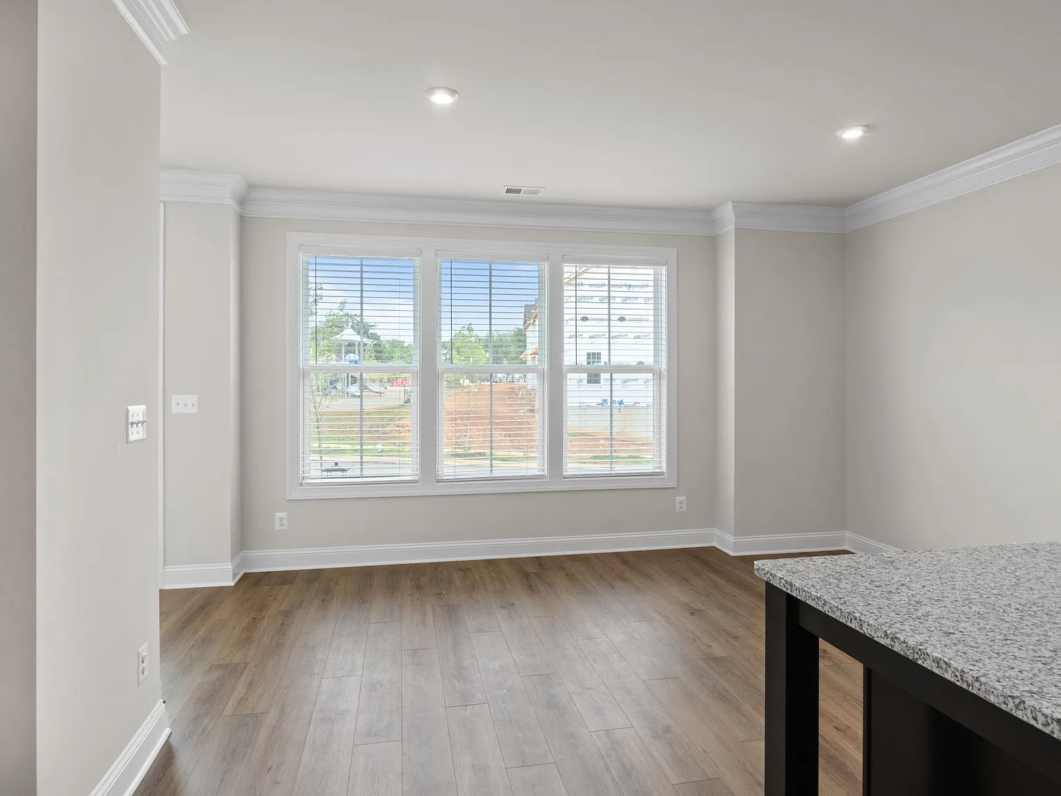 2230 Leeham St — Photo 4