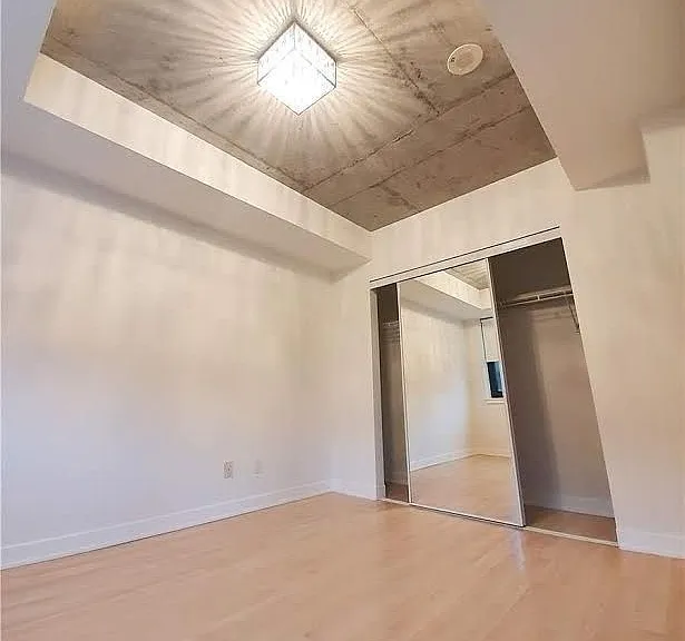 400 Wellington St W #312 — Photo 26