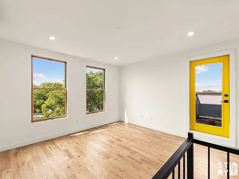 89 Moffat St #4G — Photo 6