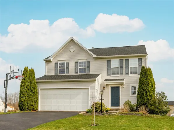 64 Goldfinch Dr, West Henrietta, NY 14586