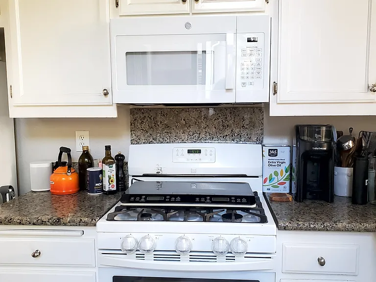Range & built in microwave