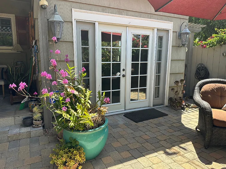 2409 Vancouver Ave — Photo 2