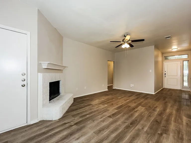 2628 Hidden Springs Dr — Photo 3