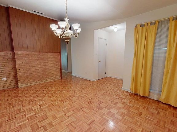 5th image of 907 Skidmore Ave