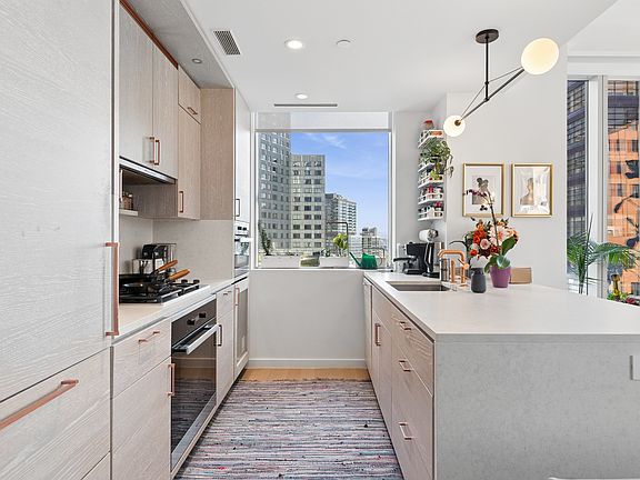 3rd image of 138 Willoughby St APT 15L