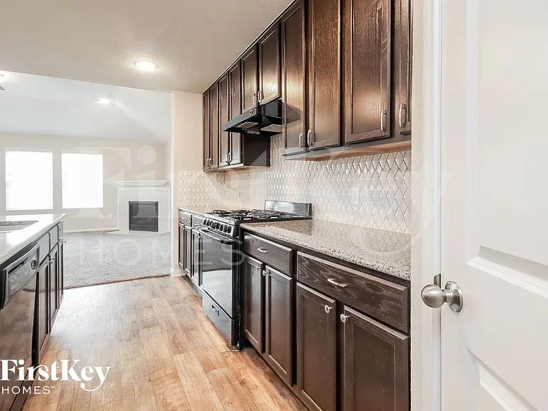 1023 Ranch Oak Dr — Photo 9