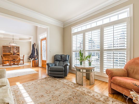 5th image of 100 Willow Brook Dr