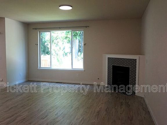 4th image of 3040 NE Yale Way