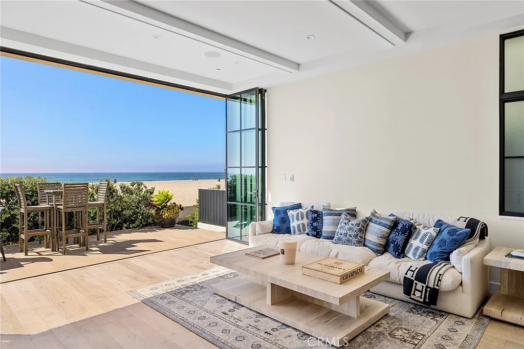 7 bed, 5900 sqft, $100,000 — Photo 3