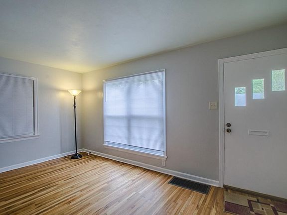 2nd image of 569 Glendale Blvd