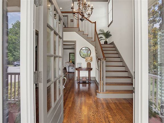 4th image of 110 Tupelo Street