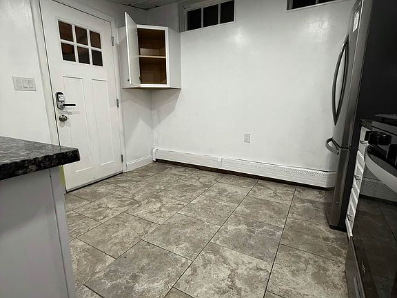 5th image of 1164 Lonsdale Ave #4