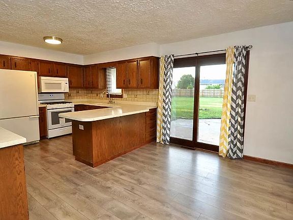 2nd image of 3116 Lookout Dr