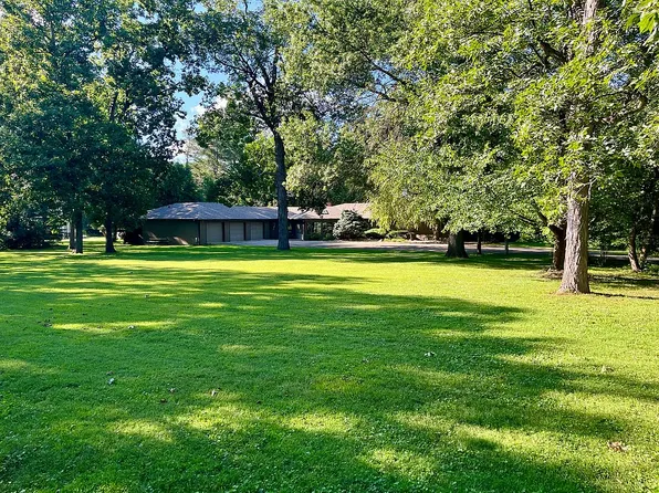 1515 Patterson Ln, Cedar Falls, IA 50613