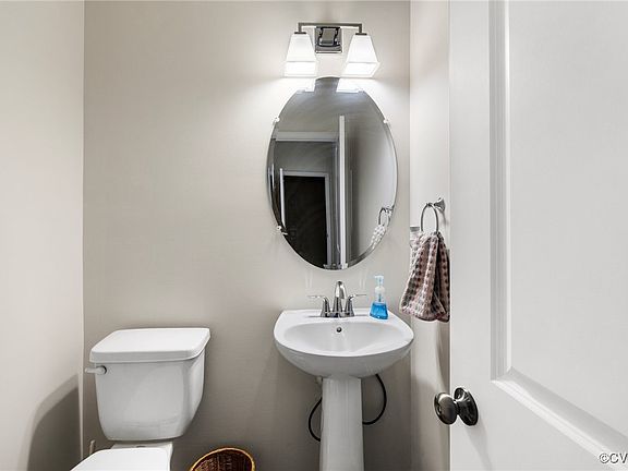 5th image of 7609 Royal Crown Ct