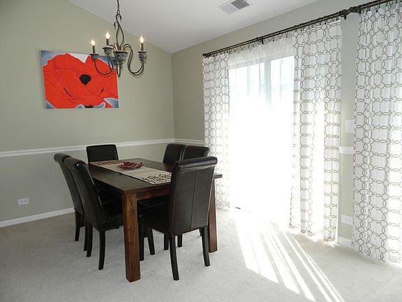 5th image of 607 Fairbanks Ct Unit V2
