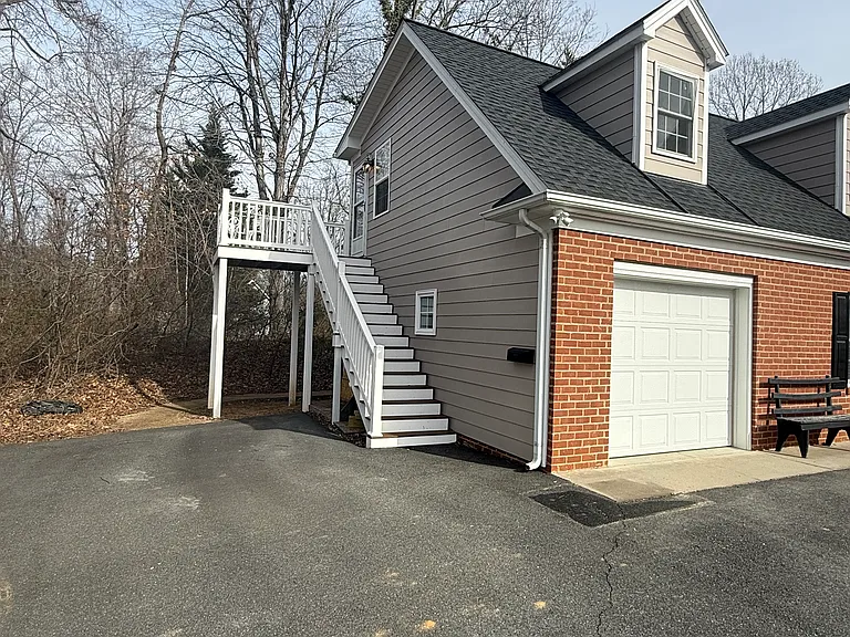 557 Half Moon Ct #1 — Photo 3