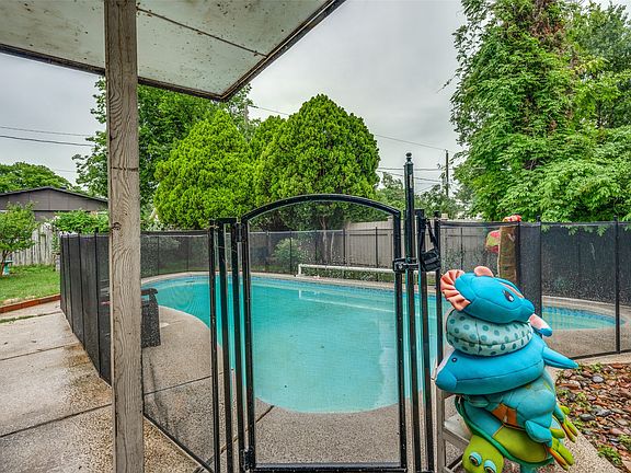 4th image of 1616 Country Manor Rd