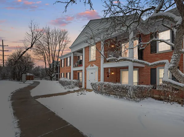 565 Shorely Dr APT 102, Barrington, IL 60010