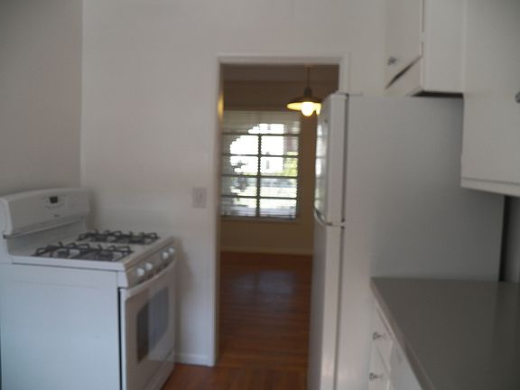 5th image of 172 S Orange Grove Blvd APT 121