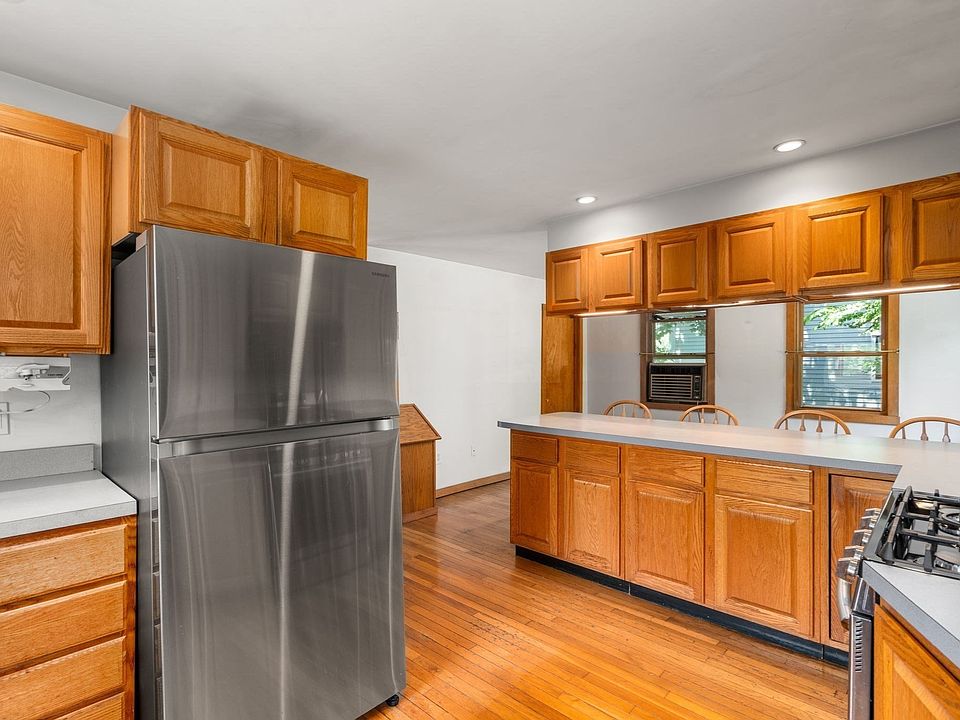 1st image of 28 Pleasant St