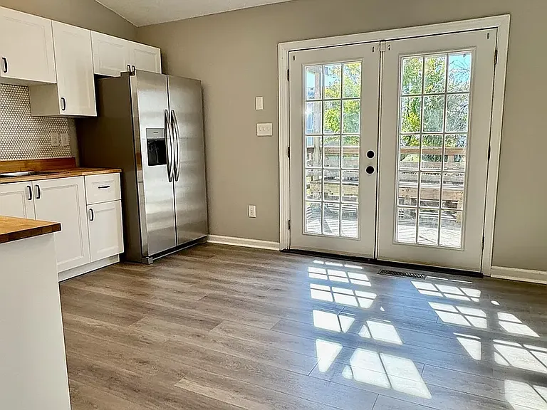 175 Williamsburg Ln — Photo 3