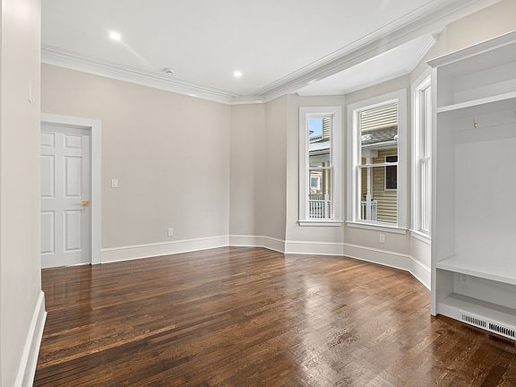 5th image of 30 Thornley St #1