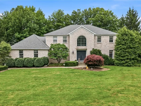 300 Russo Ave, Canfield, OH 44406