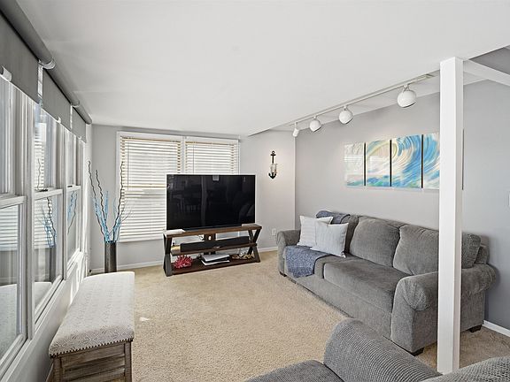 3rd image of 104 Adella Beach Rd