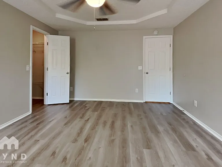 580 Staffordshire Dr — Photo 6