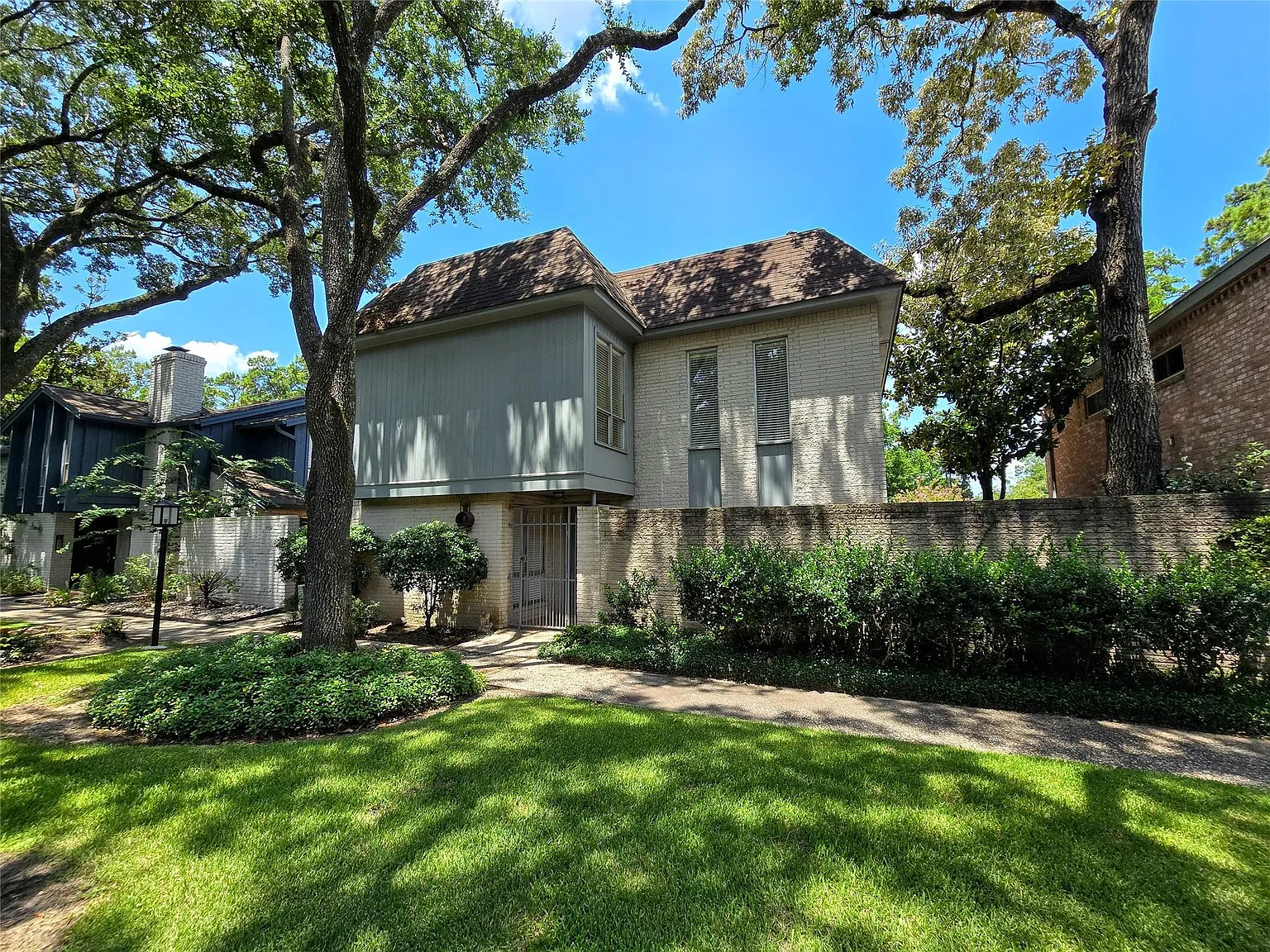 4 bed, 3.0 bath, 2340 sqft, $2,150 — Photo 4