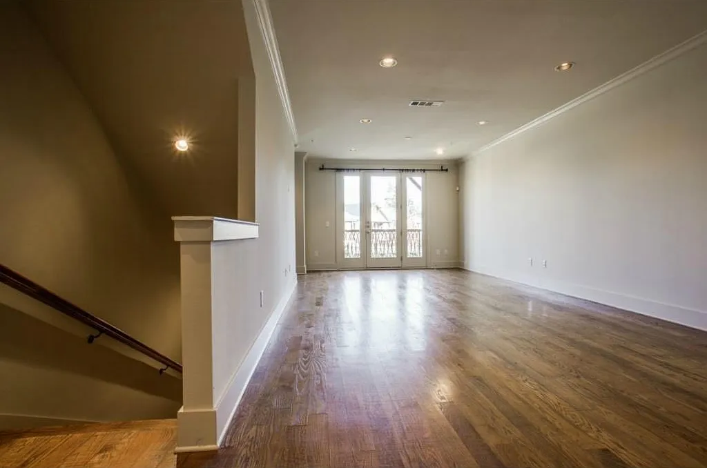 3 bed, 3.5 bath, 1948 sqft, $3,900 — Photo 4
