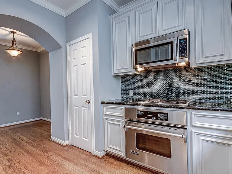 2649 Helena St — Photo 12